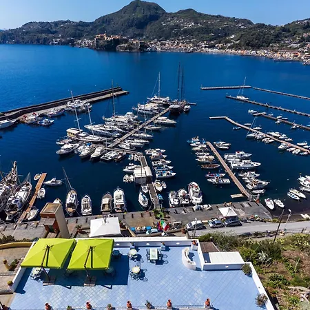 فندق A Pinnata 4*