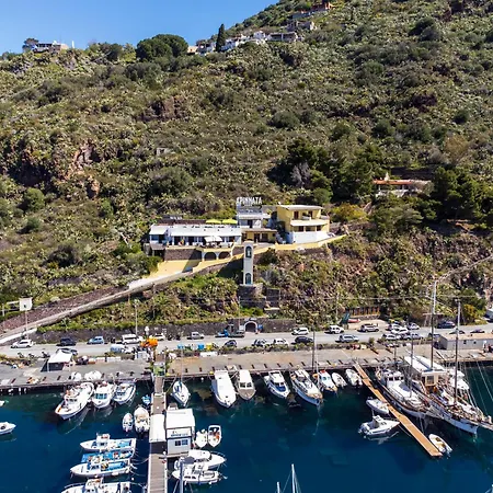 A Pinnata فندق 4*