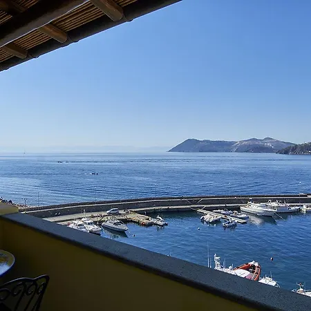 A Pinnata فندق 4*