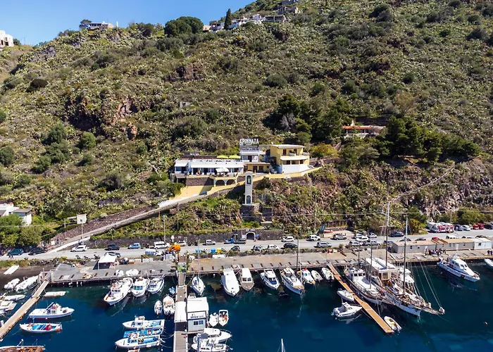 A Pinnata فندق 4*